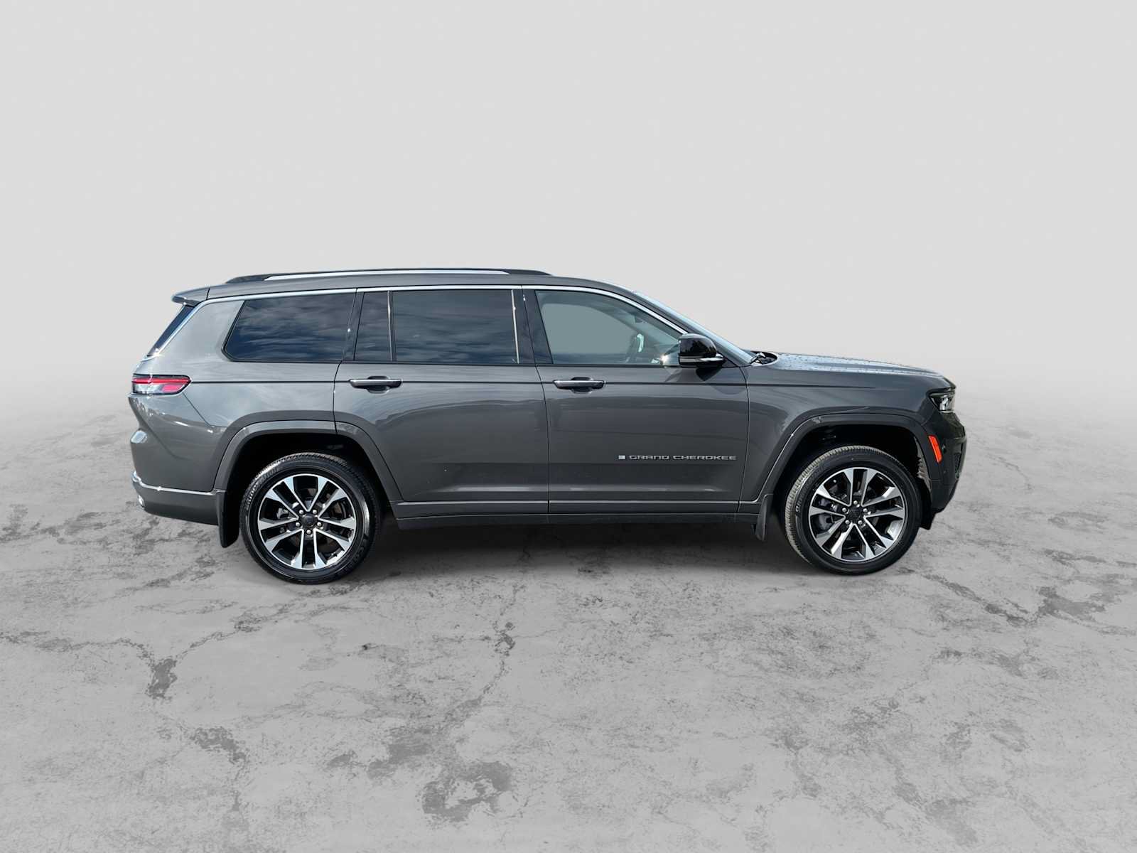 Used 2021 Jeep Grand Cherokee L Overland w/ Luxury Tech Group IV AWD/4WD image 9
