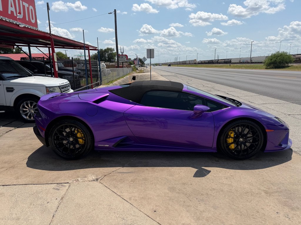 Used 2021 Lamborghini Huracan EVO RWD image 10