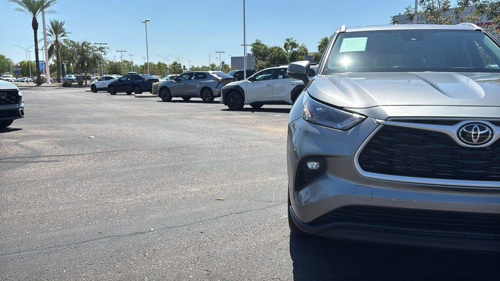 Used 2026 Toyota Highlander XLE AWD/4WD image 3