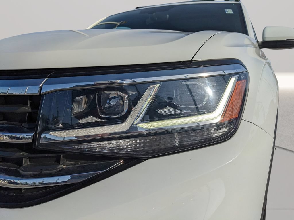 Certified 2023 Volkswagen Atlas Cross Sport SE w/ Panoramic Sunroof Package FWD image 7