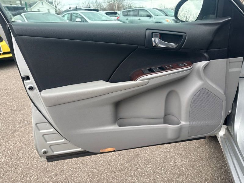 Used 2013 Toyota Camry XLE image 7