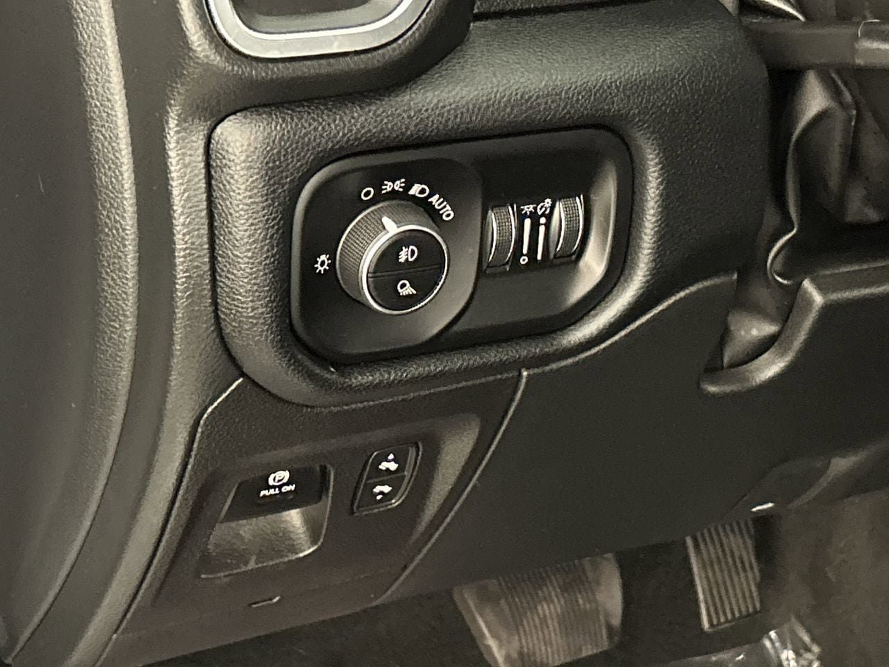 Used 2022 RAM 1500 Laramie w/ Sport Appearance Package image 12