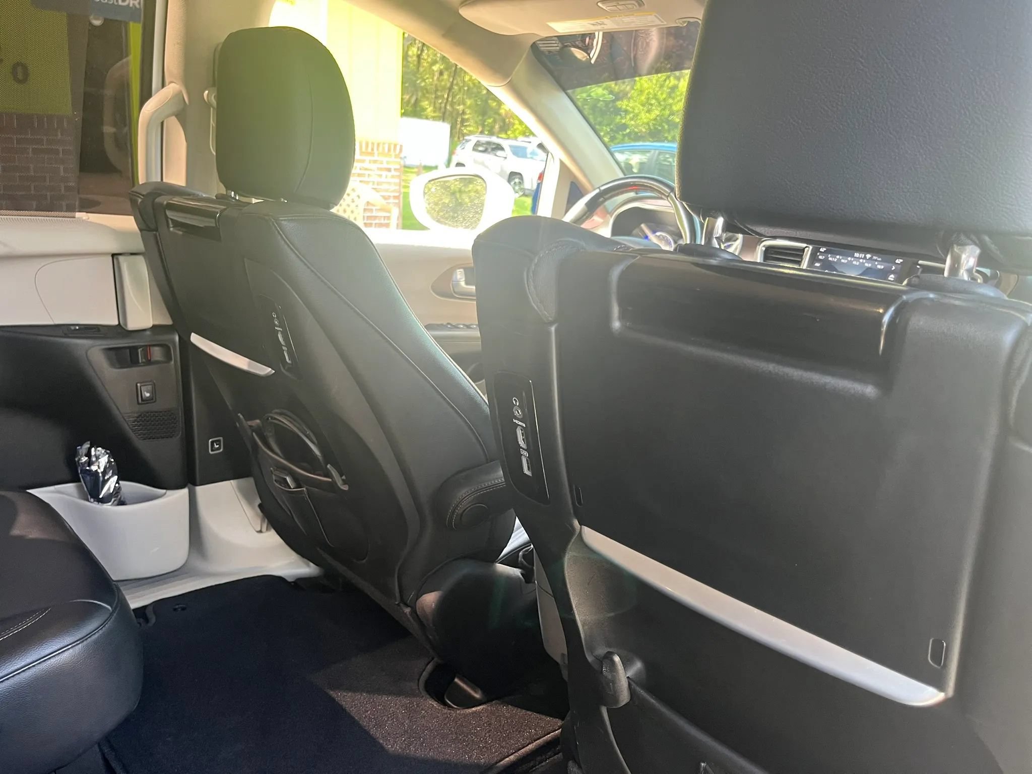 Used 2018 Chrysler Pacifica Touring-L Plus FWD image 35