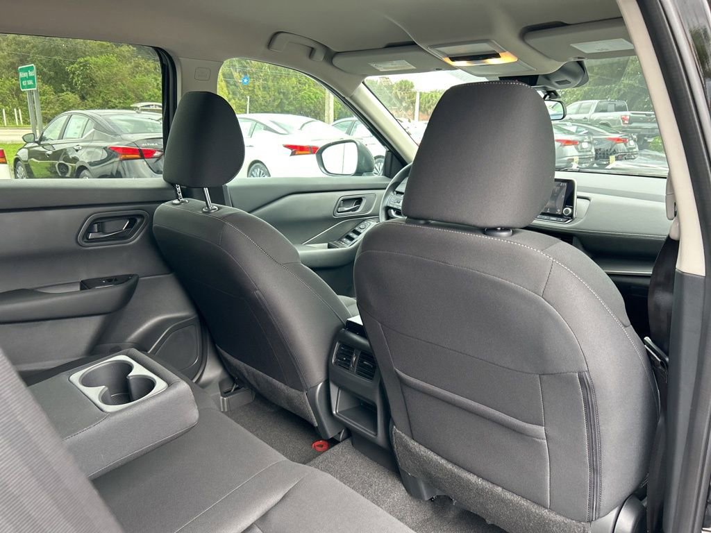 Used 2025 Nissan Rogue S AWD/4WD image 39