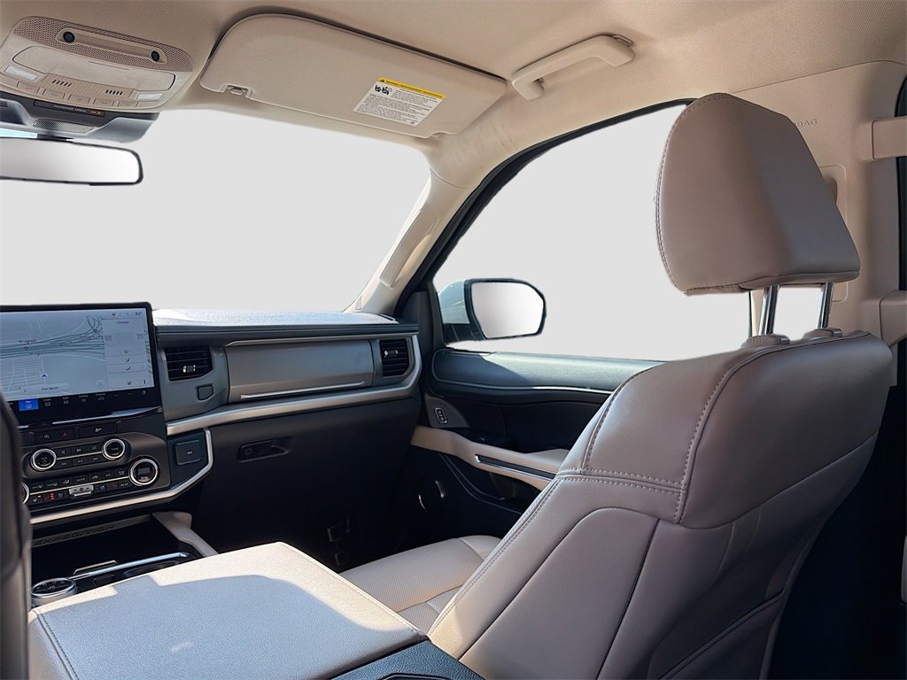 Used 2023 Ford Expedition XLT image 23