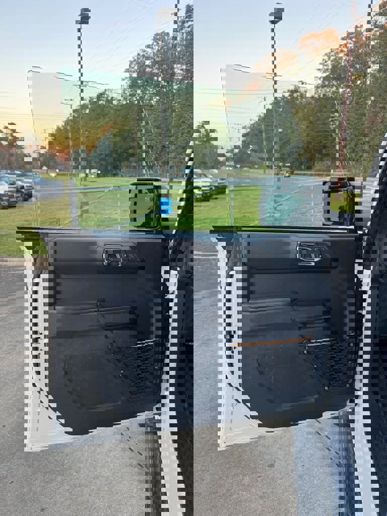 Used 2024 Ford Bronco Badlands image 7