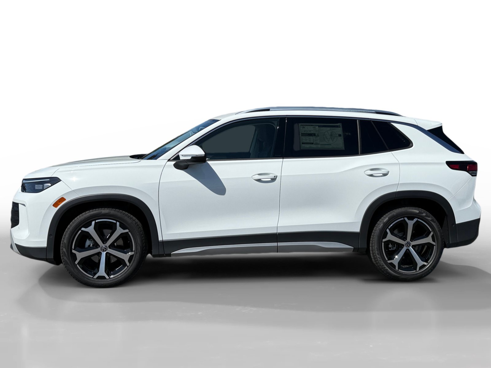 New 2026 Volkswagen Tiguan SE FWD image 2