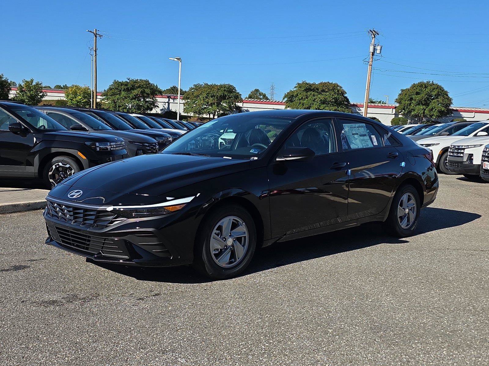 New 2026 Hyundai Elantra SE FWD image 2