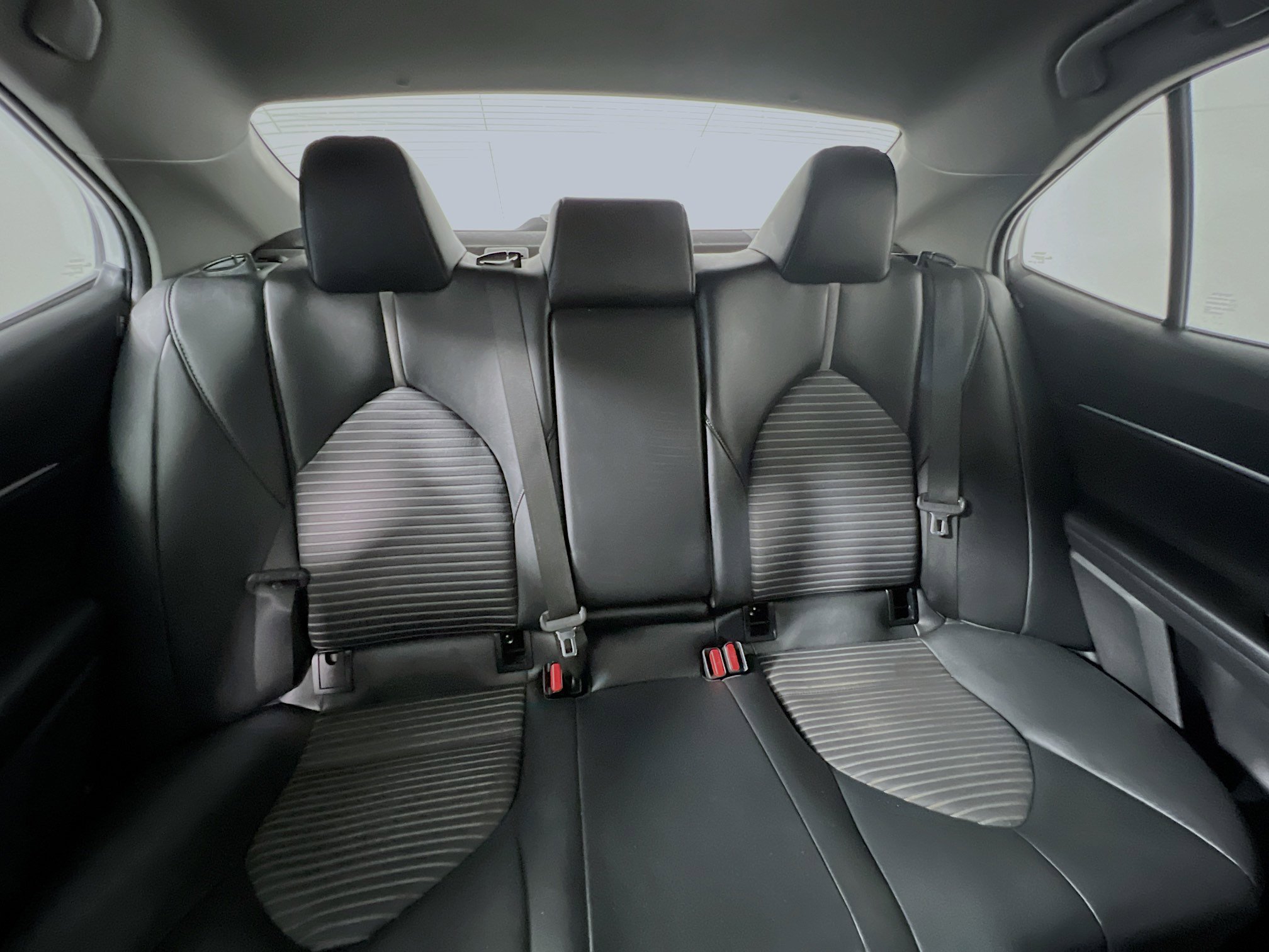 Used 2024 Toyota Camry SE image 32