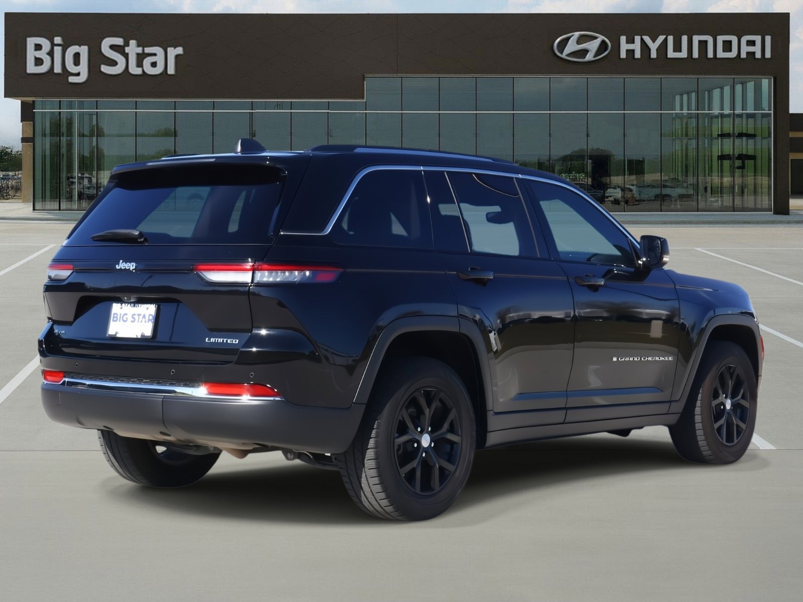 Used 2024 Jeep Grand Cherokee Limited image 4