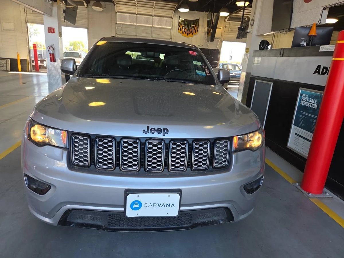 Used 2018 Jeep Grand Cherokee Altitude RWD image 6