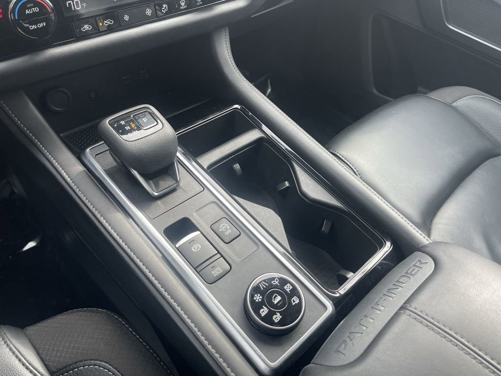 Used 2023 Nissan Pathfinder SL image 32