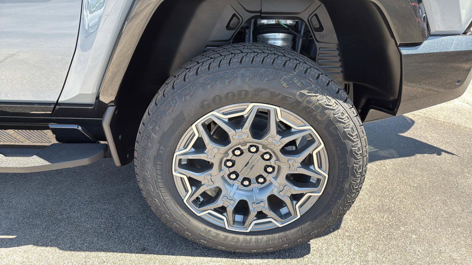 New 2025 GMC Hummer EV 3X image 10