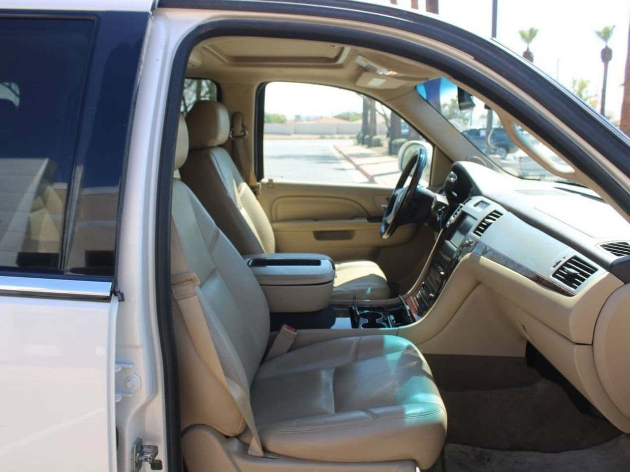 Used 2013 Cadillac Escalade Premium AWD/4WD image 14