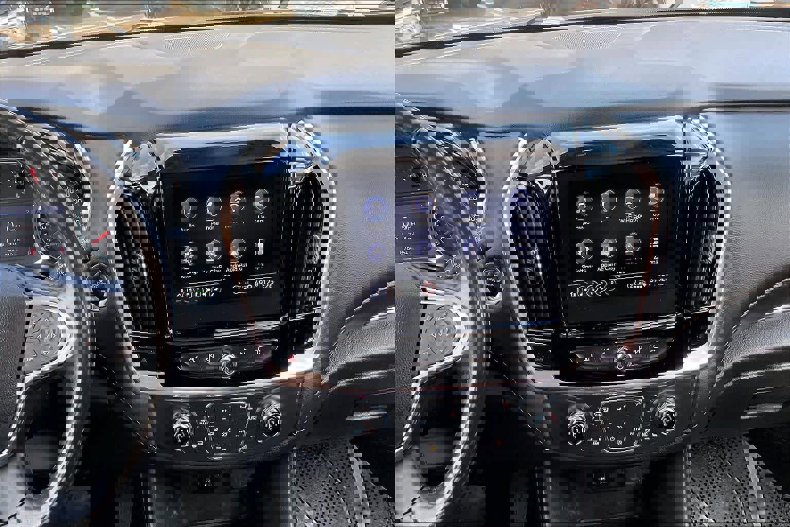 Used 2020 Chevrolet Traverse LT FWD image 8