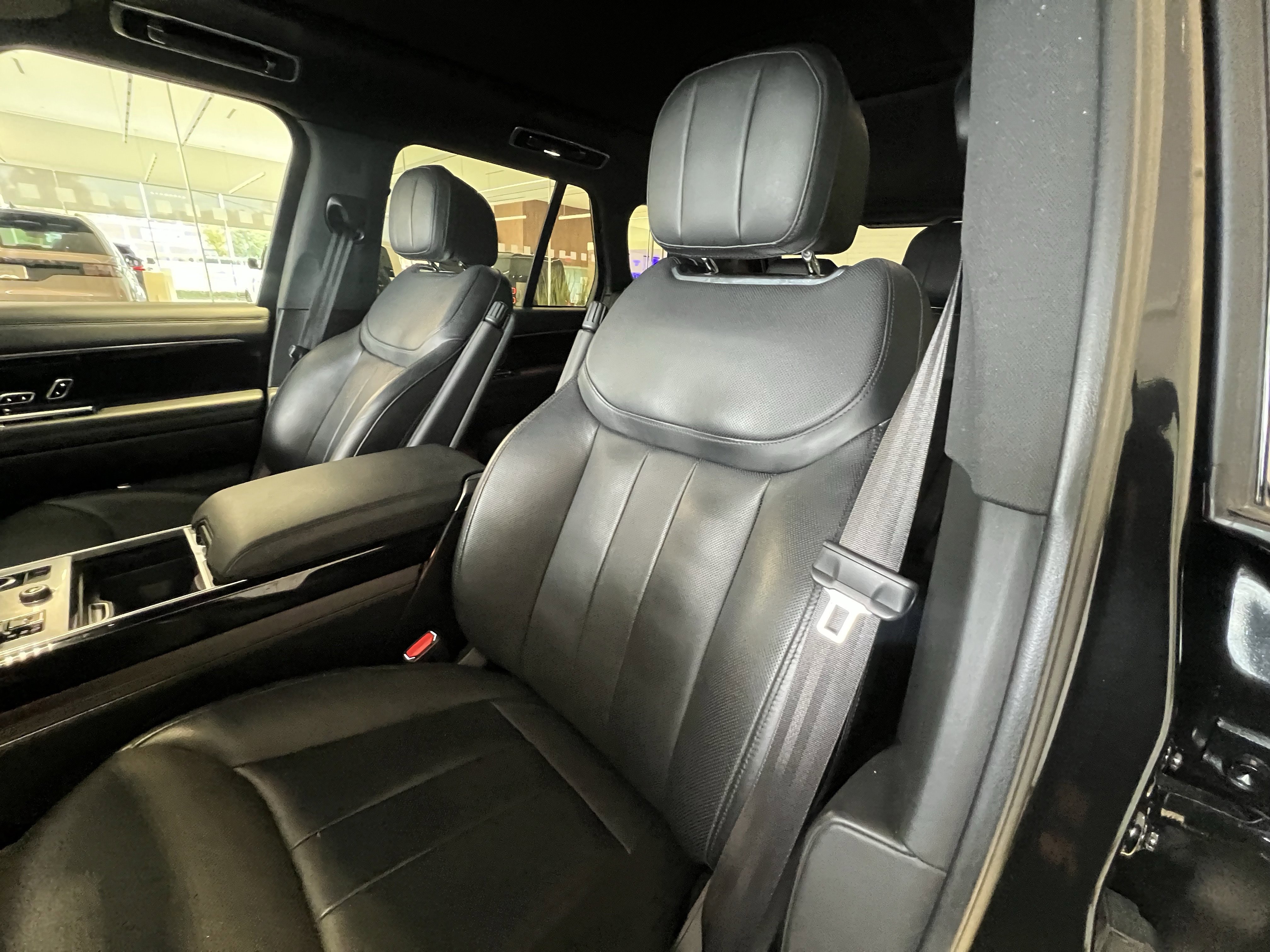 Used 2023 Land Rover Range Rover SE image 15