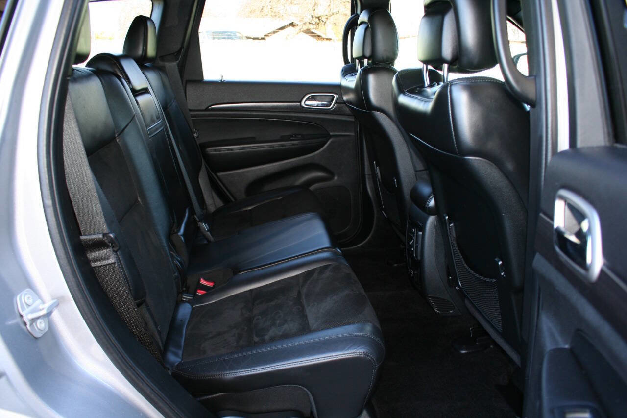 Used 2017 Jeep Grand Cherokee Altitude image 23