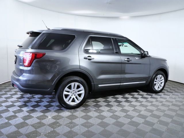 Certified 2018 Ford Explorer XLT w/ Equipment Group 202A AWD/4WD image 8