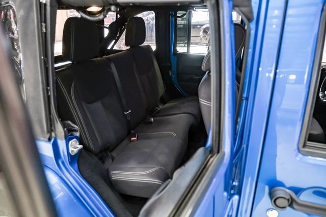 Used 2015 Jeep Wrangler Unlimited Sahara w/ Connectivity Group image 33