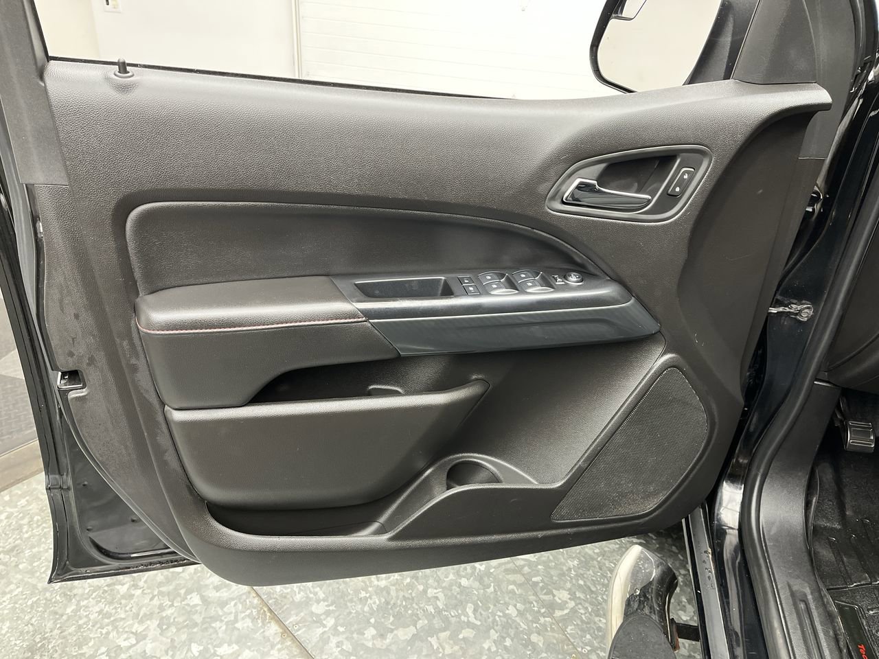 Used 2016 GMC Canyon SLE w/ All Terrain Package AWD/4WD image 8