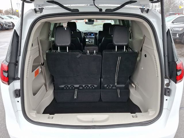 Used 2024 Chrysler Pacifica Touring-L image 22