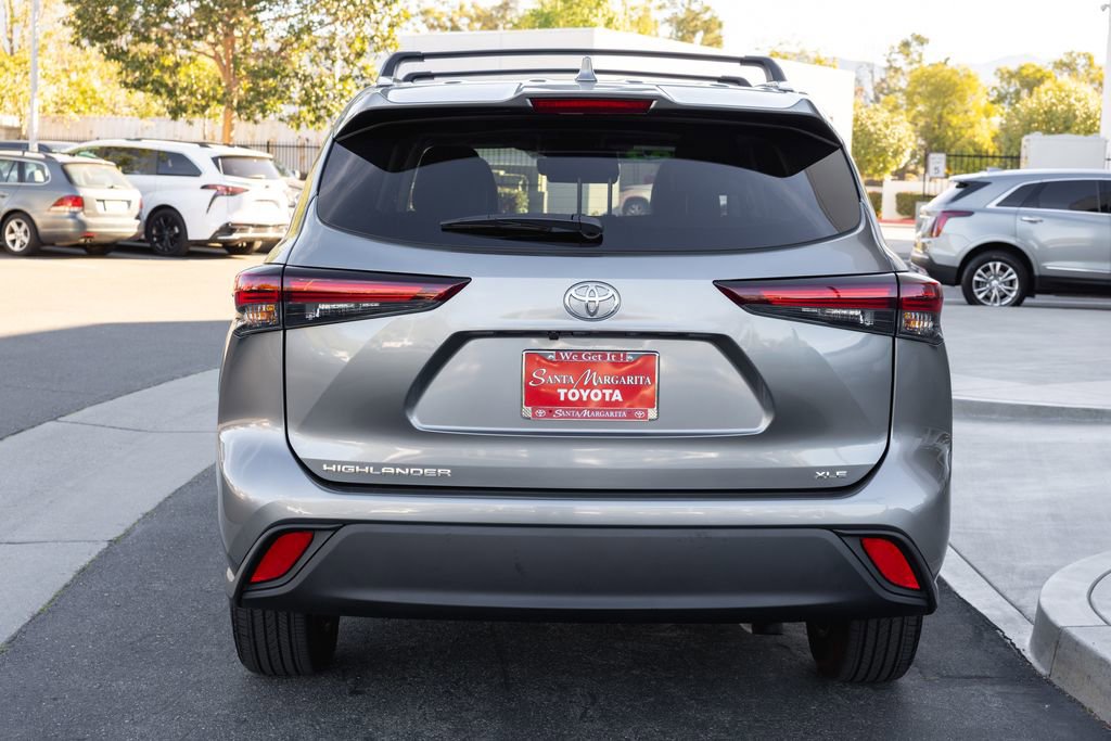 Certified 2025 Toyota Highlander XLE image 6