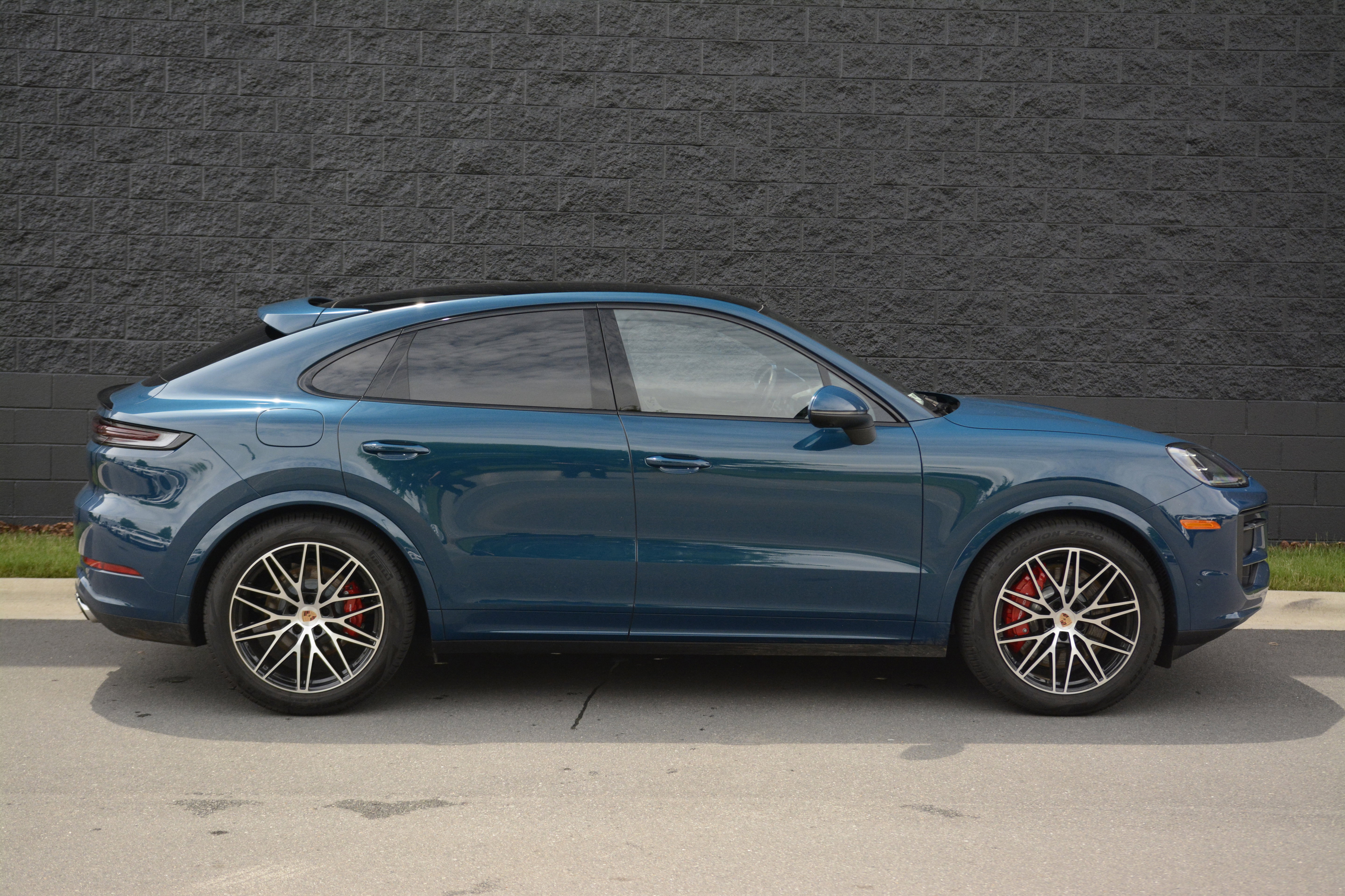 Certified 2026 Porsche Cayenne S AWD/4WD image 8