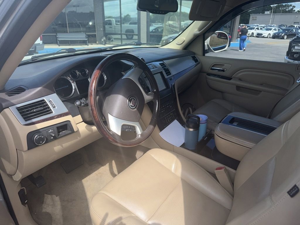 Used 2013 Cadillac Escalade Luxury RWD image 16