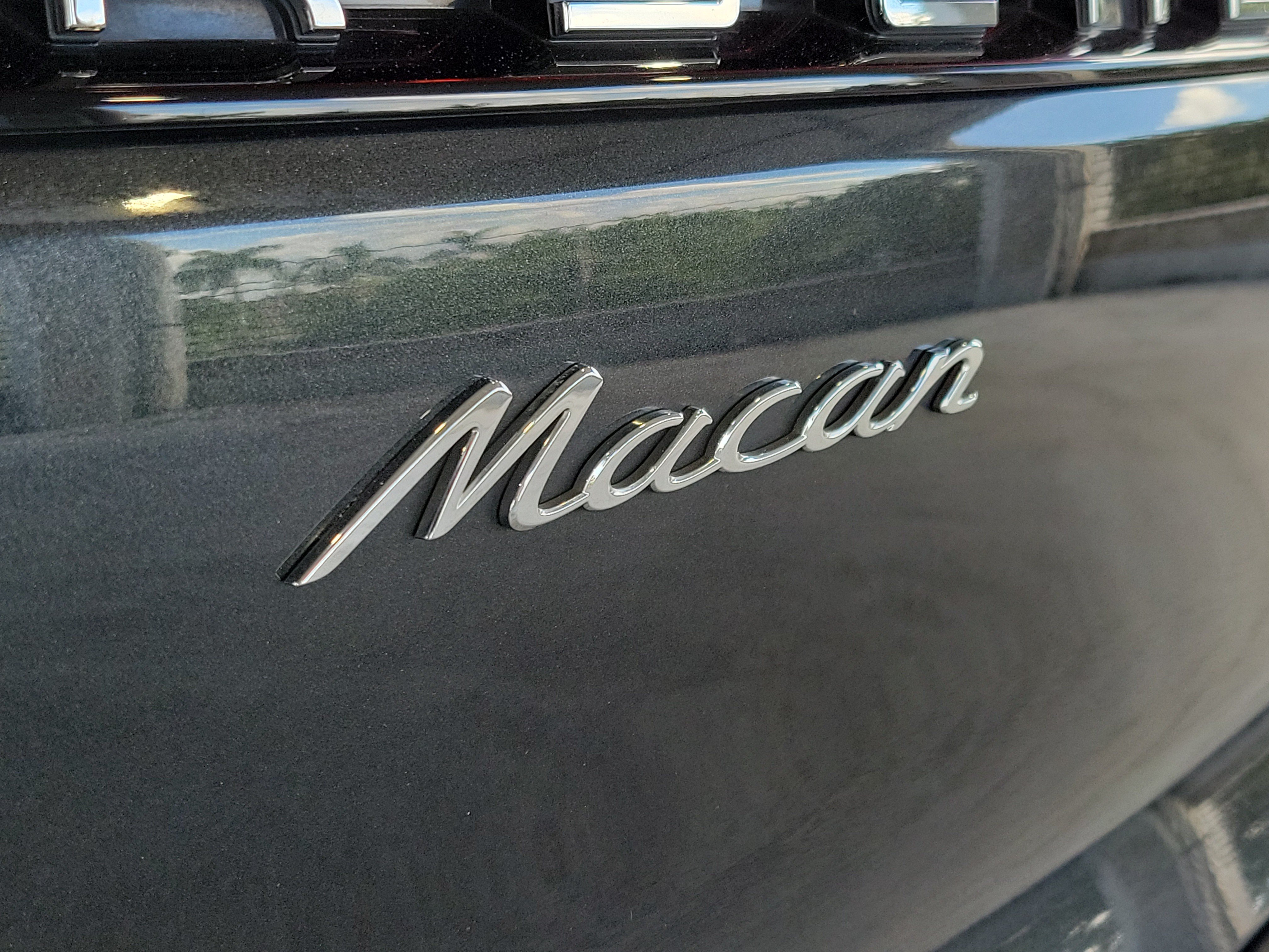Used 2023 Porsche Macan Turbo AWD/4WD image 7