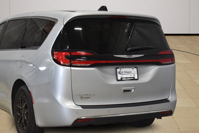 Certified 2024 Chrysler Pacifica Touring-L FWD image 34
