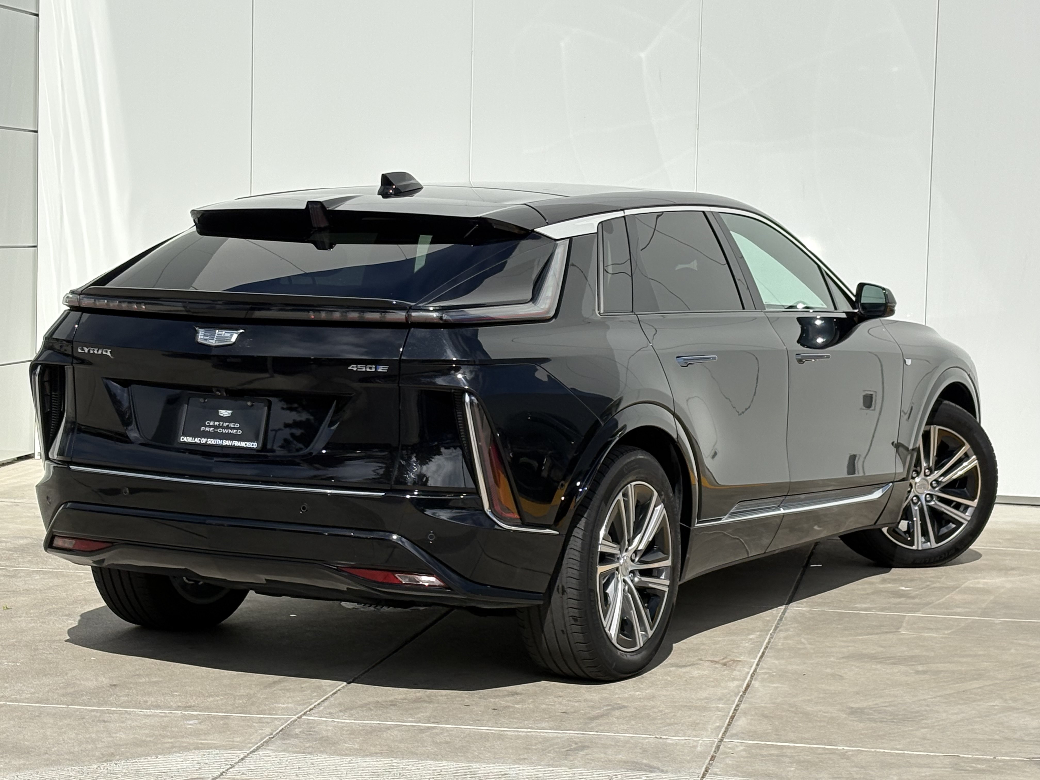 Used 2024 Cadillac Lyriq Luxury RWD image 7