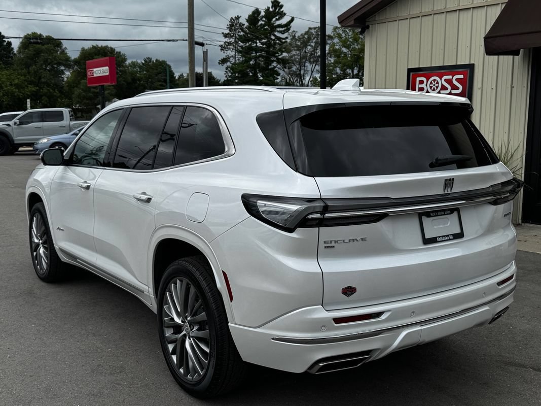 Used 2025 Buick Enclave Avenir w/ Trailering Package, 5000 lbs. AWD/4WD image 4