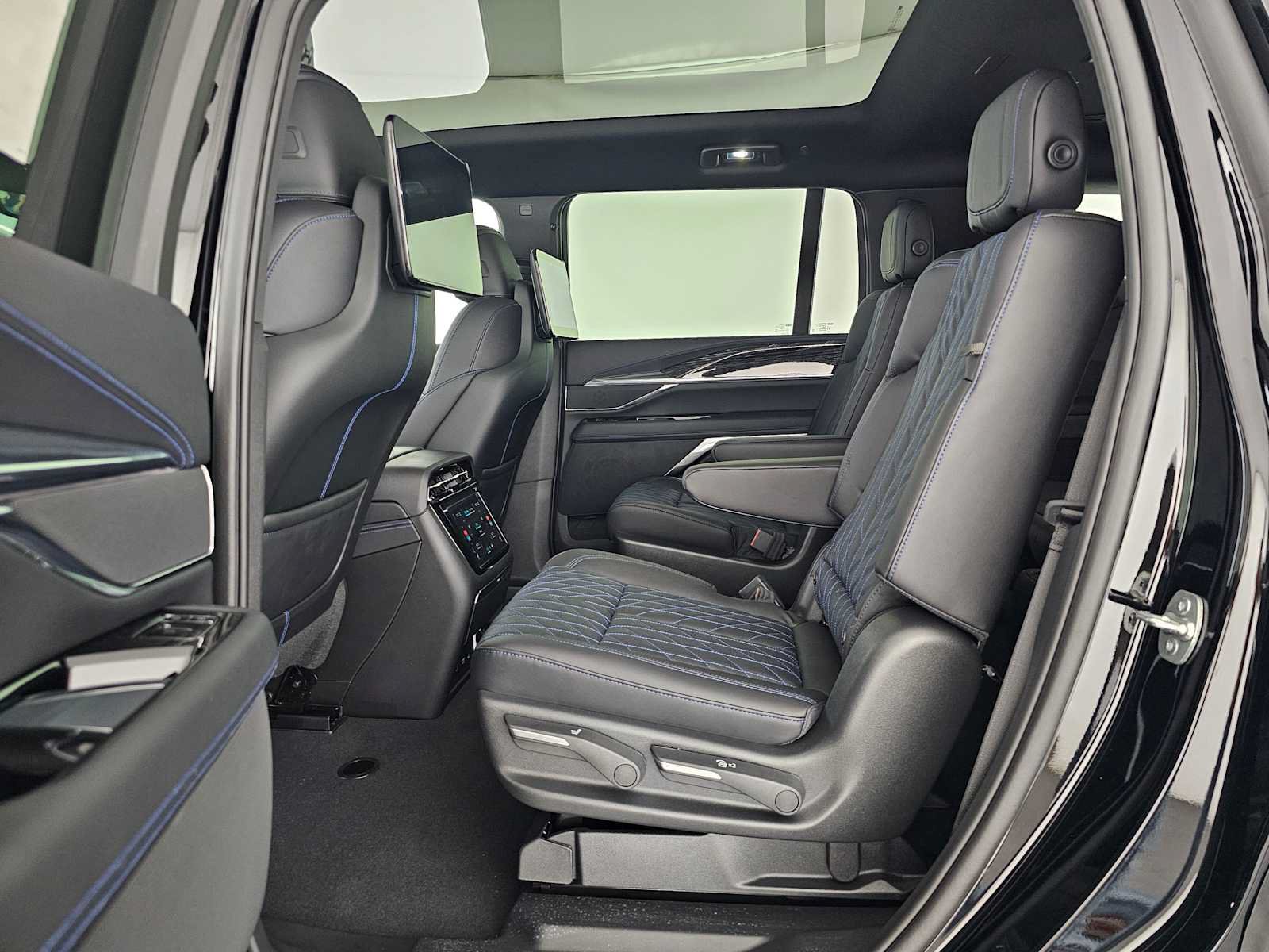New 2026 Cadillac Escalade IQL Luxury w/ LPO, Radiant Package AWD/4WD image 21