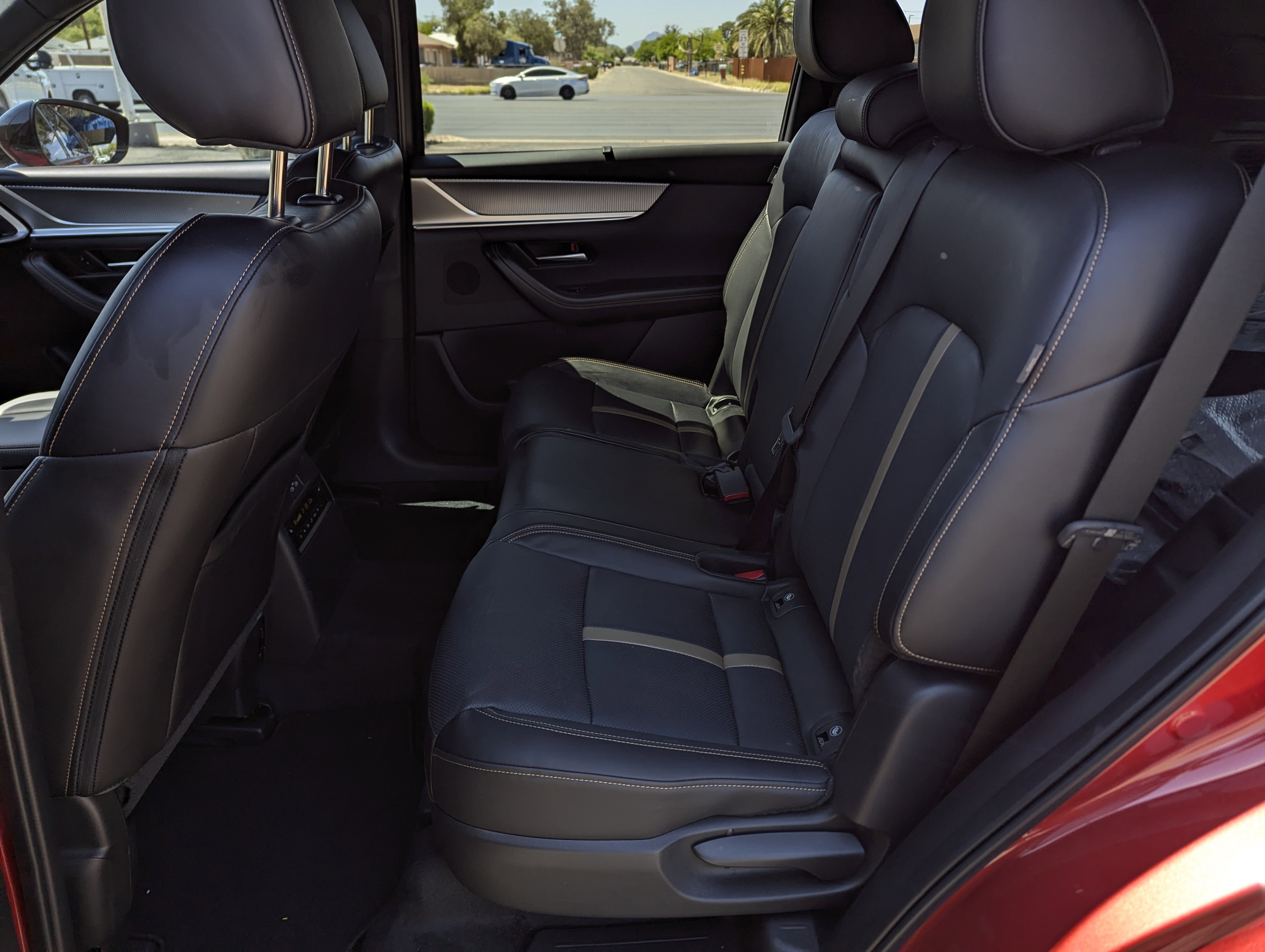 Certified 2025 MAZDA CX-70 Plug-In Hybrid w/ Premium Plus AWD/4WD image 8