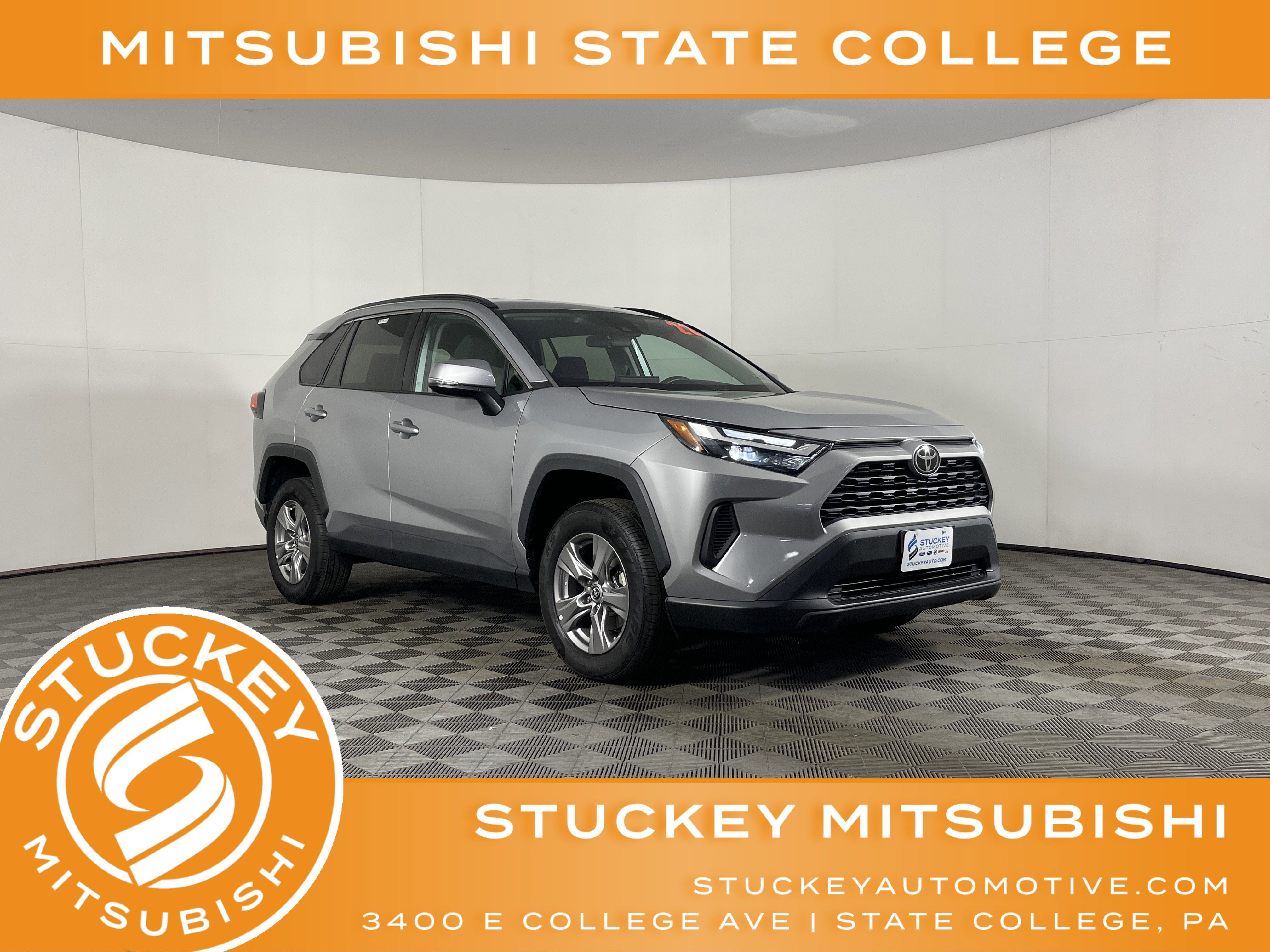 Used 2022 Toyota RAV4 XLE w/ Carpet Mat Package (TMS) image 1