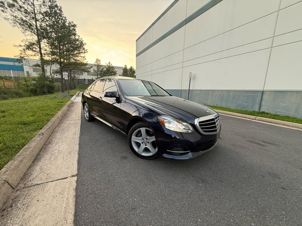 Used 2015 Mercedes-Benz E 350 4MATIC Sedan image 5