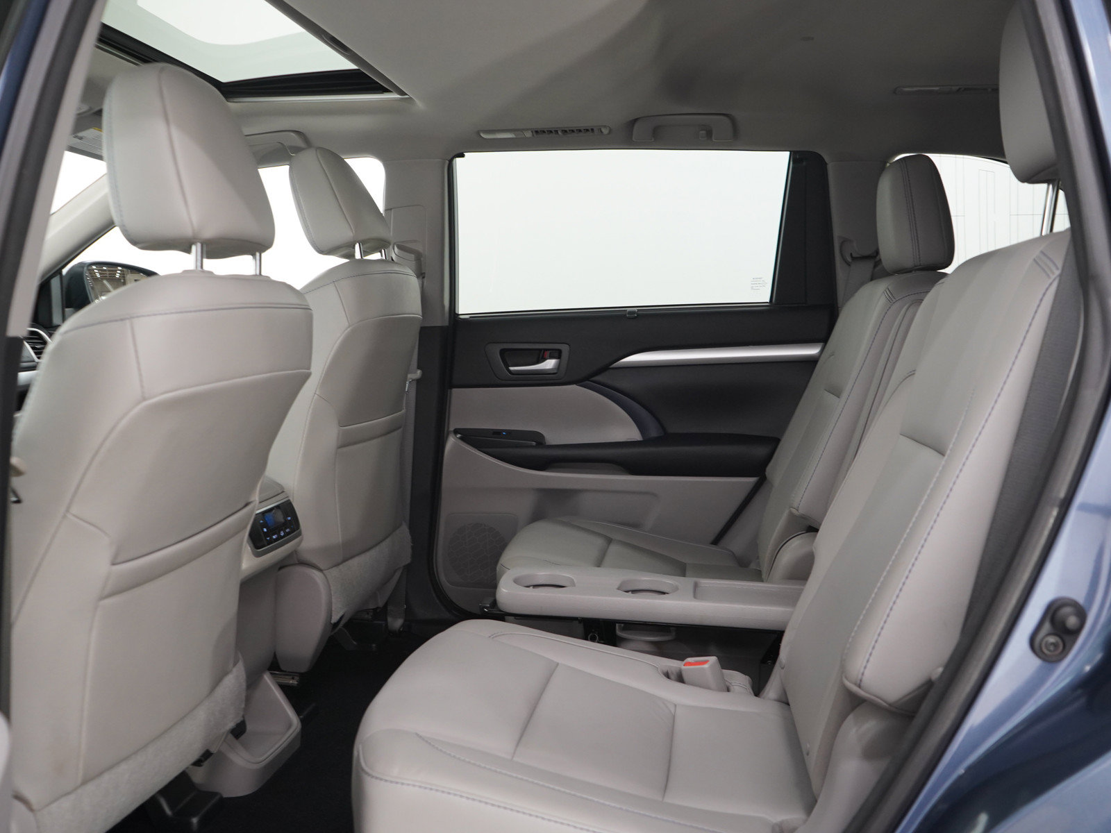 Used 2016 Toyota Highlander XLE AWD/4WD image 16