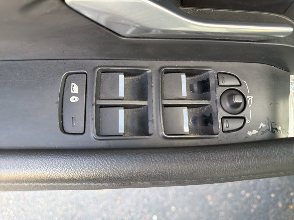 Used 2018 Jaguar E-PACE SE image 25