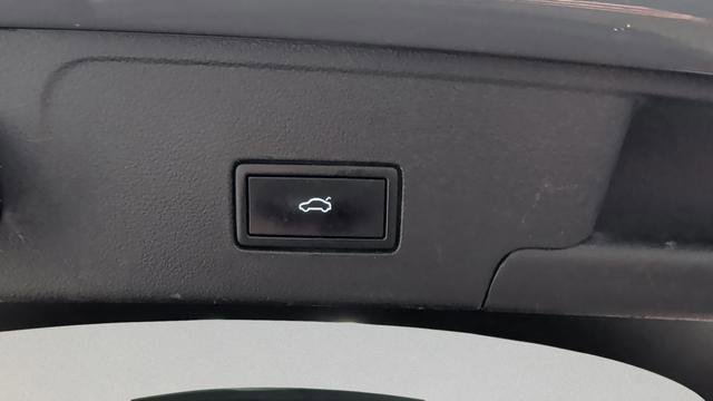 Used 2023 Volkswagen Atlas Cross Sport SEL R-Line AWD/4WD image 19