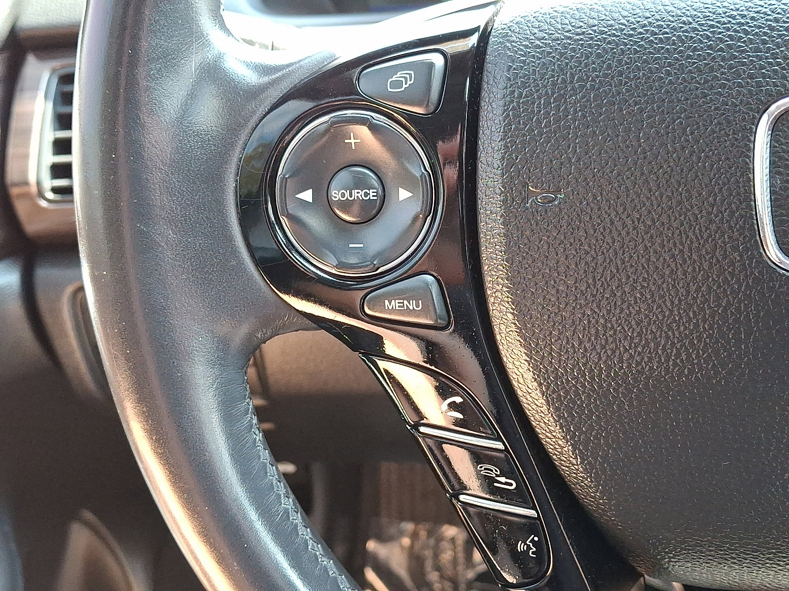 Used 2017 Honda Accord Touring image 18