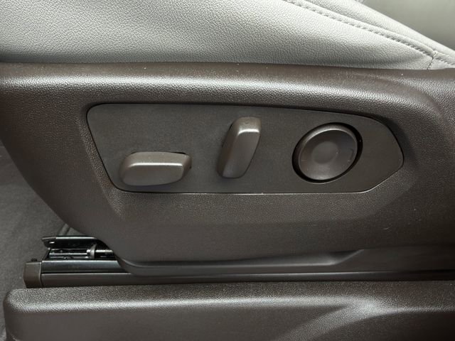 Used 2024 Chevrolet Tahoe Z71 w/ Luxury Package AWD/4WD image 31