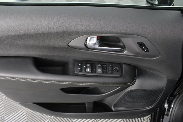 New 2026 Chrysler Pacifica Select image 13
