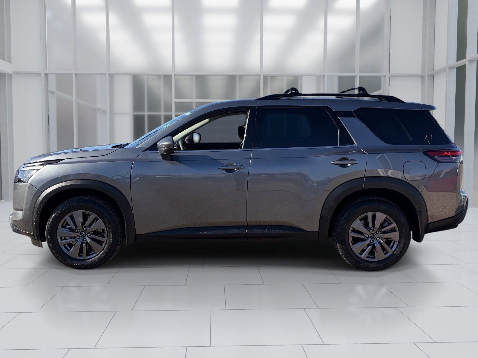 Used 2023 Nissan Pathfinder SV image 3