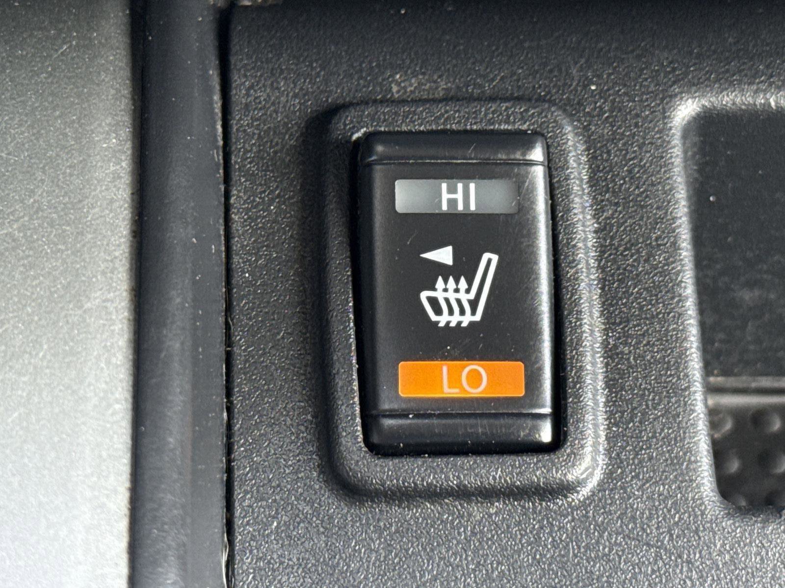 Used 2019 Nissan Titan SV w/ SV Convenience Package image 18