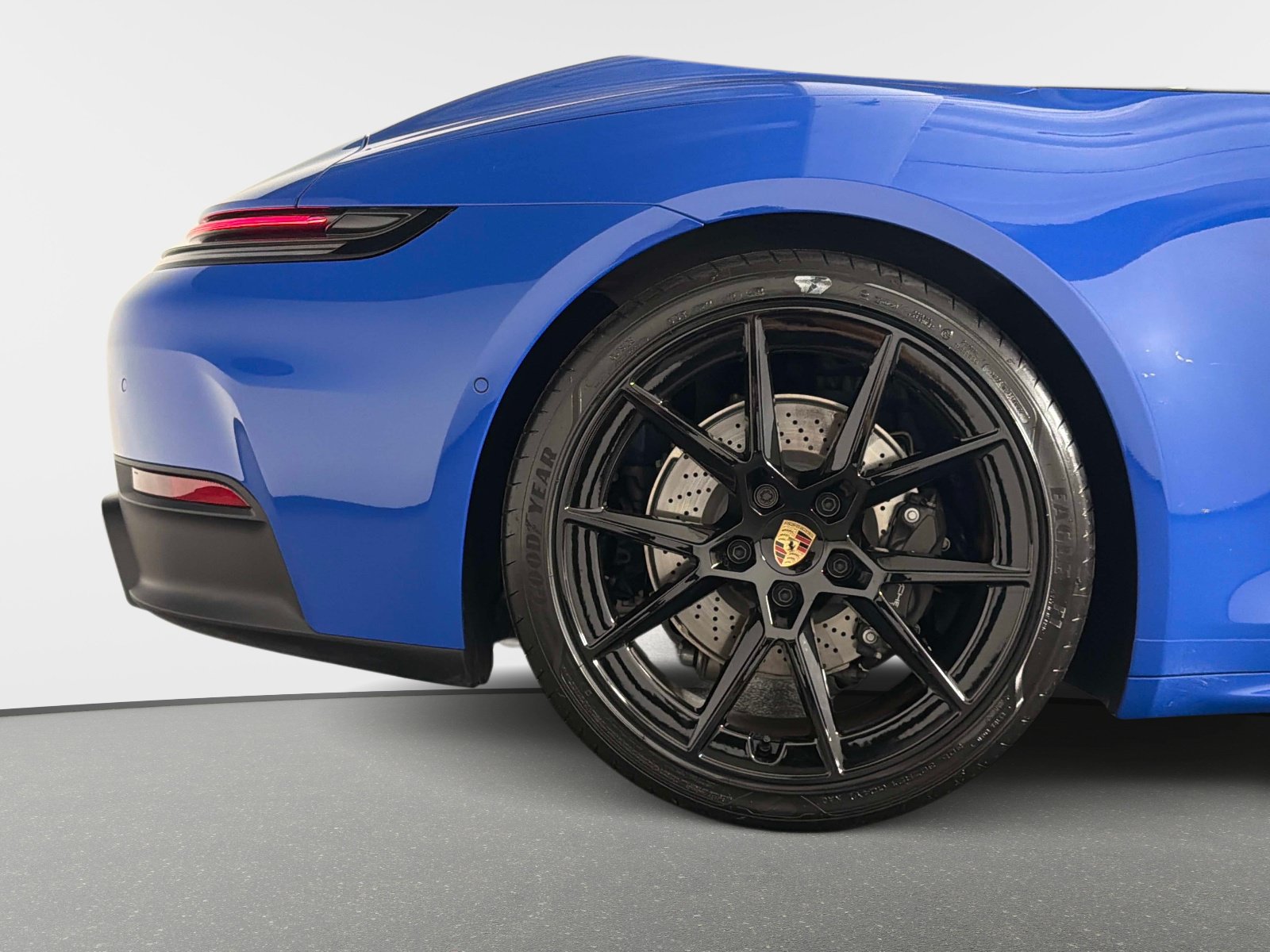 Used 2025 Porsche 911 Carrera RWD image 20