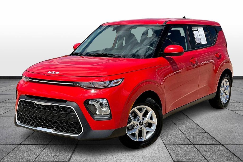 Certified 2022 Kia Soul LX w/ Technology Package image 3