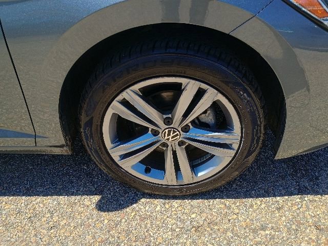 Used 2024 Volkswagen Jetta SE FWD image 9
