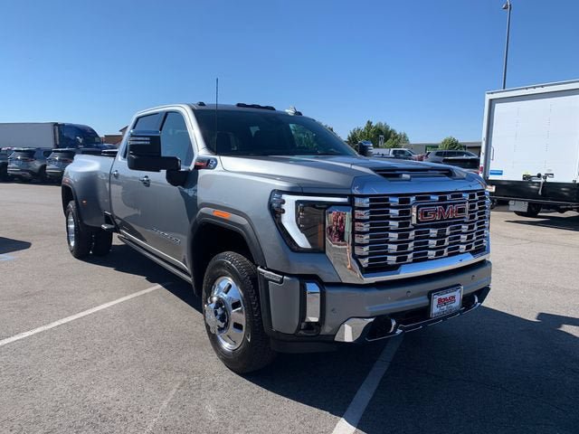 New 2026 GMC Sierra 3500 Denali w/ Denali Reserve Package AWD/4WD image 4
