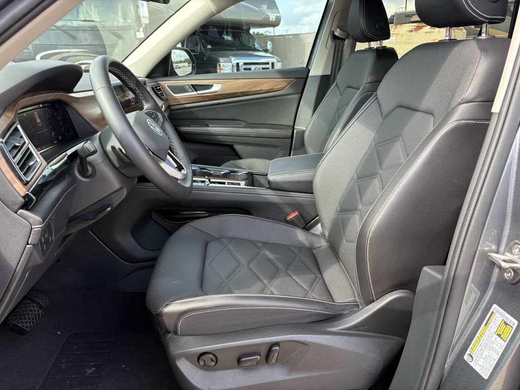 Used 2024 Volkswagen Atlas SE FWD image 11
