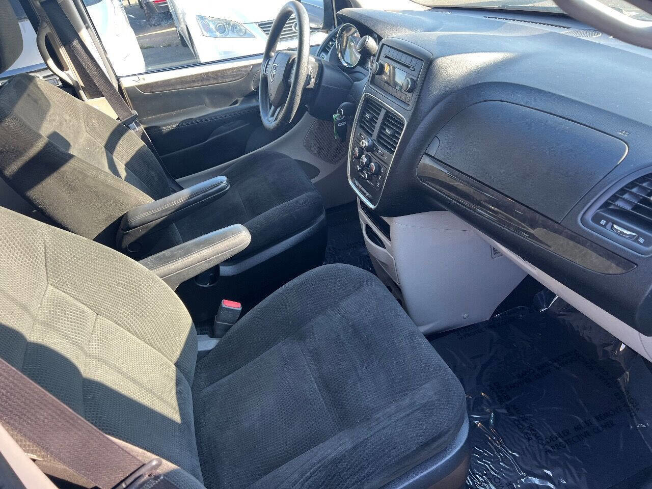 Used 2015 Dodge Grand Caravan SE w/ Quick Order Package 29E SE image 16